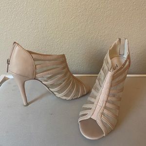 Nude heel